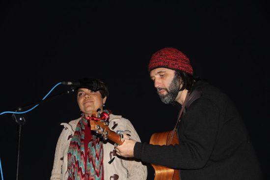 Colin singt mit seiner Freundin und verzauberte das Publikum mit einem Song nach der großen Show.....