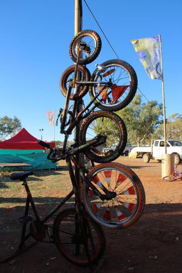 ....es stehen schon andere Kunstwerke da