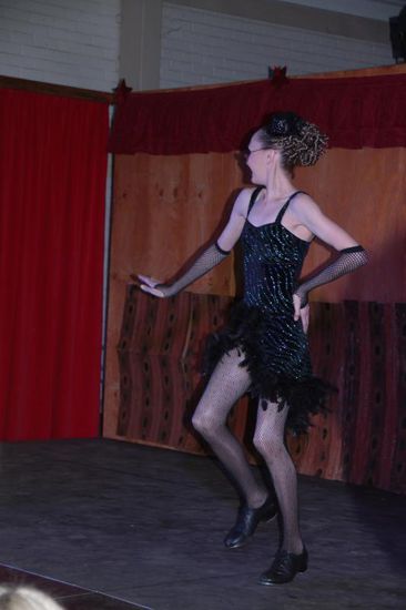 ....irische Stepptänzerinnen über das Parkett gleiten....