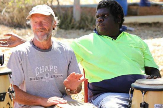 ....Walter trommelt wieder seinen eigenen Rhythmus und ich weiß nicht was der Mann neben ihm vor hat....tse,tse....