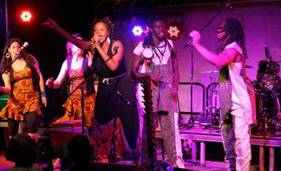 "Keymba" eine Band, die einen auch mit Krücken vom Stuhl reißt.....grins