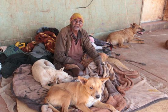 ...so lebt Poly, die große Künstlerin