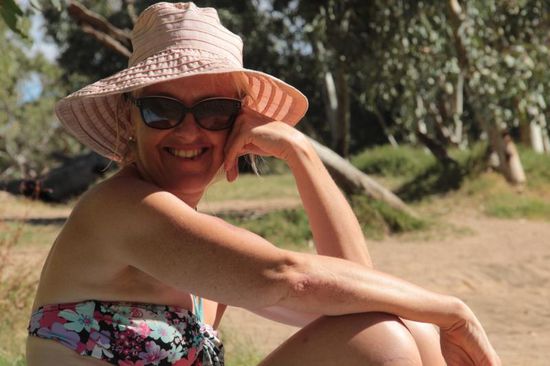 sehr entspannend, (blöder Hut, aber immer noch schöner als ein Netz auf dem Kopf)