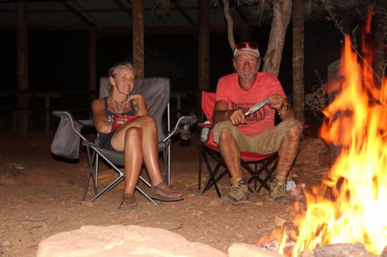 ..ist das schön....endlich mal wieder allein am Feuer sitzen ...