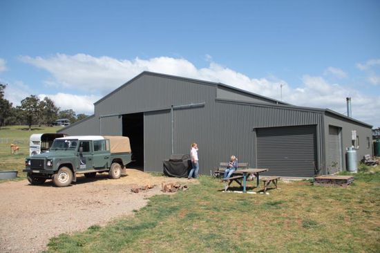 ...ein nobler "Stadl" mit einer Bank davor, fast wie daheim...