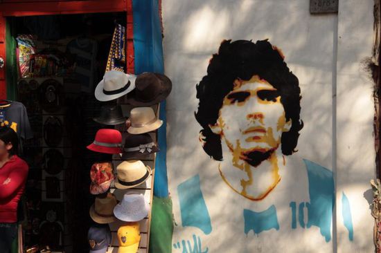 ...der Held der Stadt wird überall vergöttert