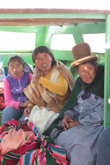 alle müssen mit dem Boot auf die andere Seite....