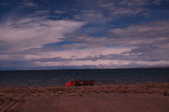 Will er schwimmen lernen??? Er hat auf jeden Fall eine dramatische Kulisse!