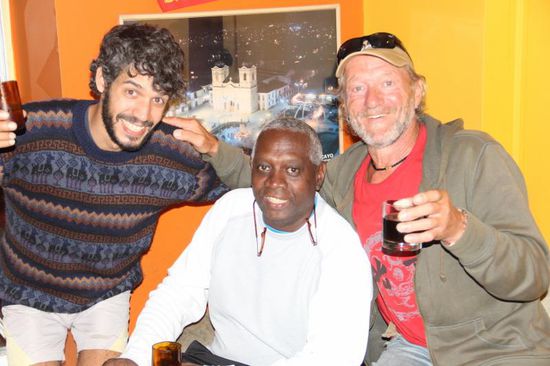 da feiern wir lieber mit ein paar netten Leuten....