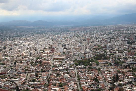 von oben gesehen hat die Stadt riesige Ausmaße...