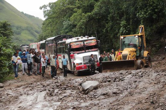 ...Schaufelbagger räumen schnell alles beiseite..