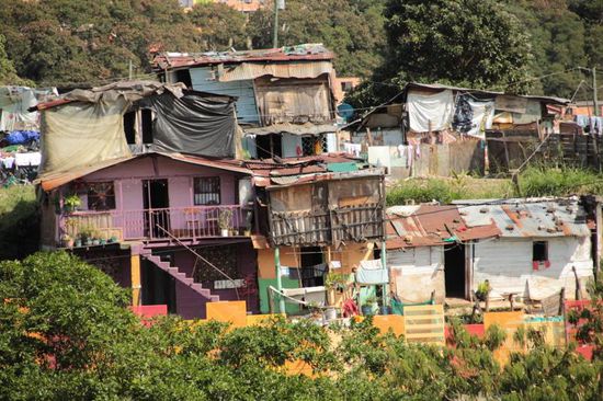 Medellin hoch oben von der armen Seite...