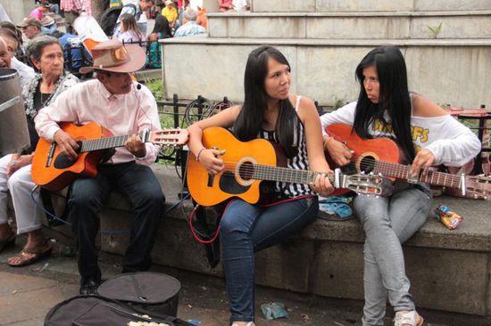 überall erklingt Straßenmusik...
