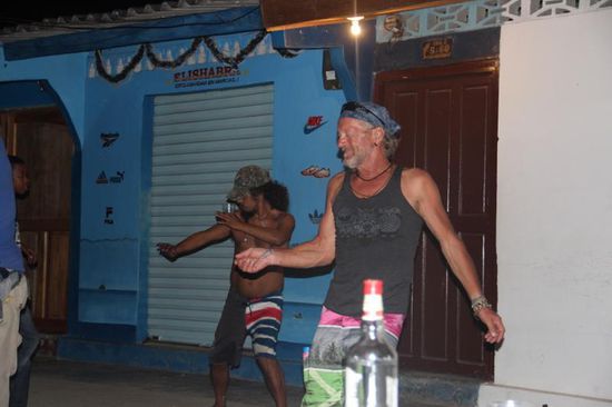 ...und Walter wird zum Profireggeatänzer