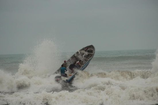 das Boot war am Kippen, doch nicht mit uns....das war die einzige gefährliche Situation, die wir in diesem Land beobachtet haben
...danke an die vielen schönen Eindrücke , die wir in Kolumbien erleben durften...sie bleiben unvergesslich!!!