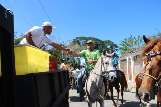 ...erster Stopp für durstige Reiter