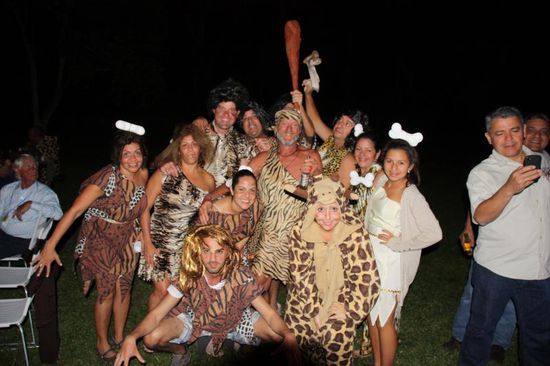 Alle Neandertaler stehen bereit, nun kann die Party beginnen....