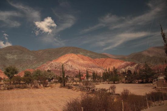 ...doch nachdem wir sie durchbrochen haben scheint die Sonne, noch ist alles recht grün...