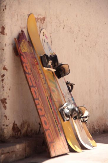 Wieso Snowboards in der Wüste?