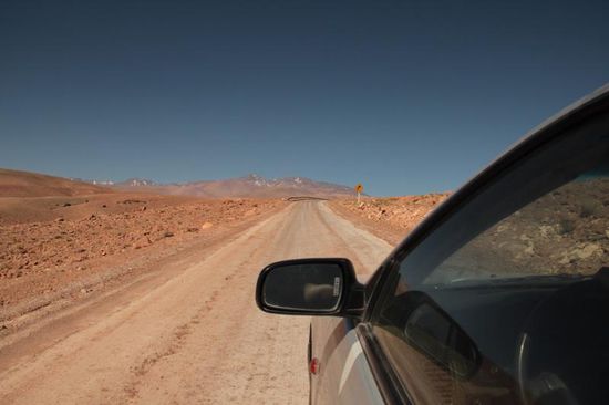 später fahren wir wieder durch das karge Land...
