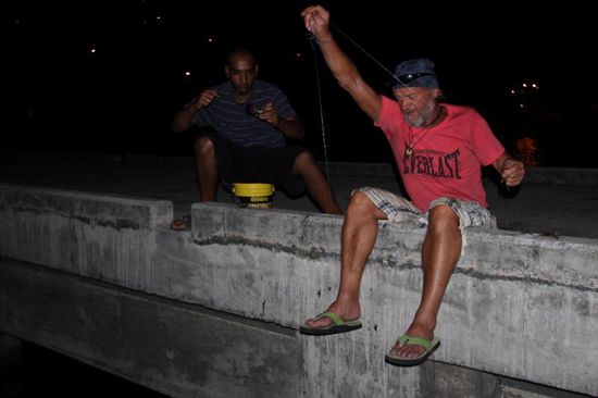 ...jeder fischt auf seine Weise...