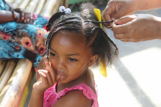 Ernestas Haarpracht wird durch neue Zöpfe gebändigt...