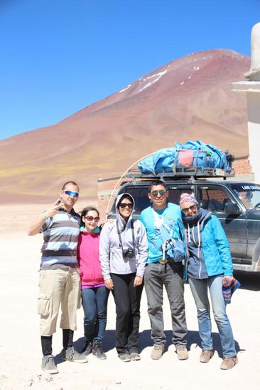 Gruppenfoto unserer Wüstentour (von links: Phillip, Maria, Daniela, Juan und ich)