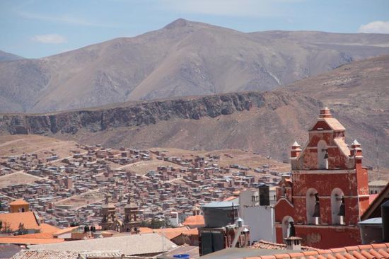 ...herrlich umrahmt von Bergen