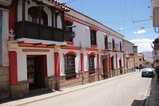 ...mit prachtvollen, alten Kolonialbauten