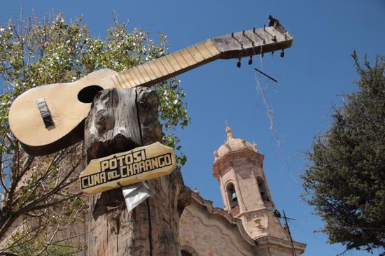 vielleicht findet Walter hier eine neue Gitarre?