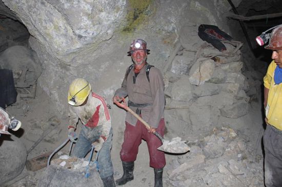 mineralstoffhaltige, warme Luft macht das Atmen schwer und es wird einem bewusst, was diese Arbeiter unter Tage leisten