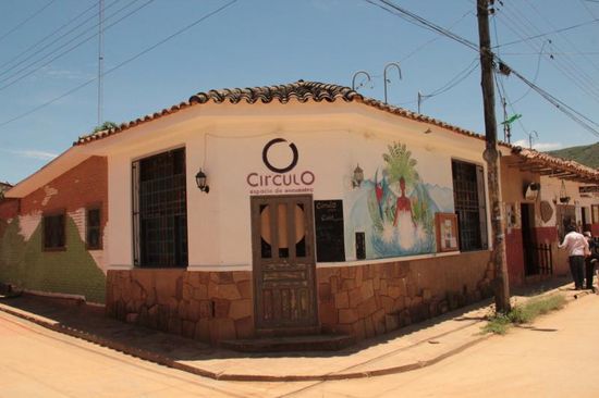 überall bunt bemalte Häuser...