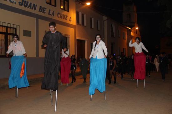 Theaterauftakt mit Umzug....