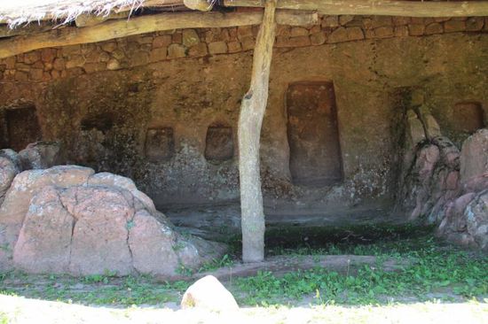 ...mit alten Felsmalereien