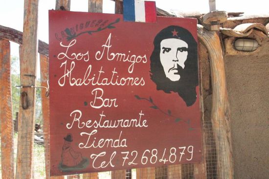 das zu finden war nicht schwer, denn allzu viele Häuser gibt es hier nicht ( es wohnen nur 54 Leute da)