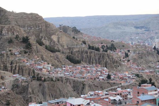 ....es klebt gemütlich an den Berghängen..