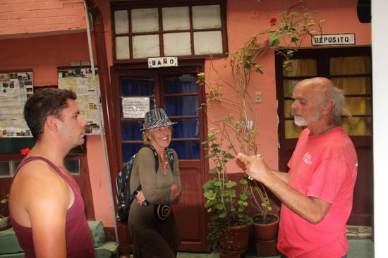 beim Stadtbummel mit Geoffroy lernen wir Mike aus Holland kennen und sind fasziniert von den Geschichten seiner Reise...( er läuft von Land zu Land)
