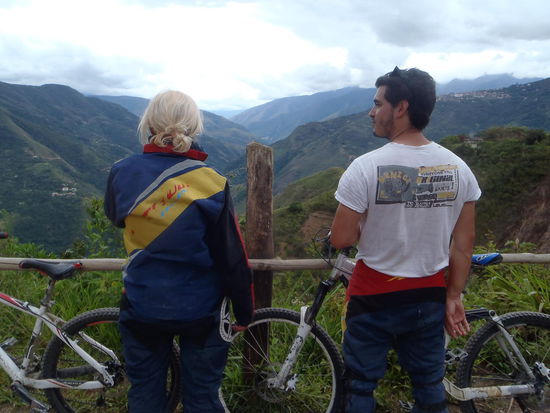 ...ich stehe noch, aber nicht mehr mit dem Gesicht zur Kamera...