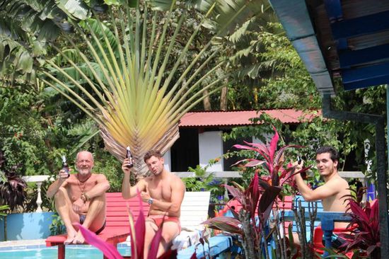 na, das haben wir uns aber verdient, Prost Jungs!