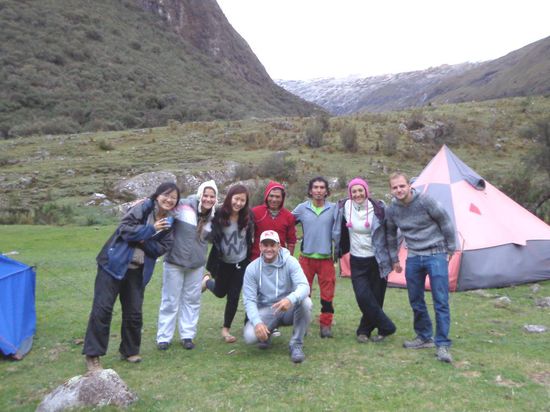 Zeit für ein Gruppenfoto - von links nach rechts - Yu-Hsin, Fernanda, Eileen, Eselführer (Name vergessen), Roberto, Adriana, Thieu und zuunterst der Grosspapa der Truppe sowie Moon als Fotograf 