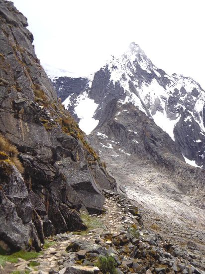 Fast geschafft - der Rinrihirca (5'810 m) ganz nah