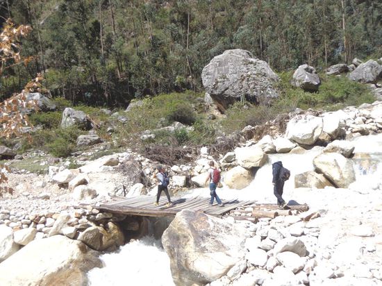 Die Brücke sieht nicht gerade stabil aus 