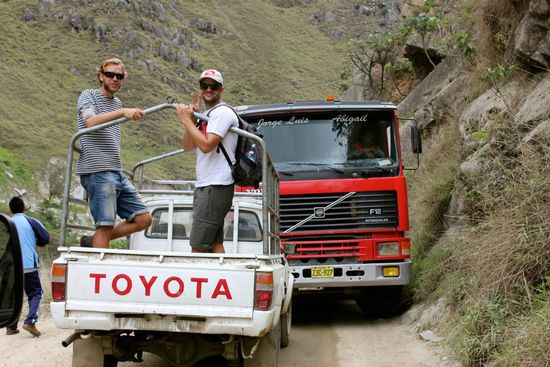 Zuwenig Platz im Bus - Für etwas gibts ja noch Stehplätze 