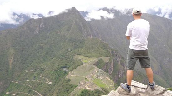 Am zweithöchsten Punkt auf Wayna Picchu mit Blick auf Machu Picchu...