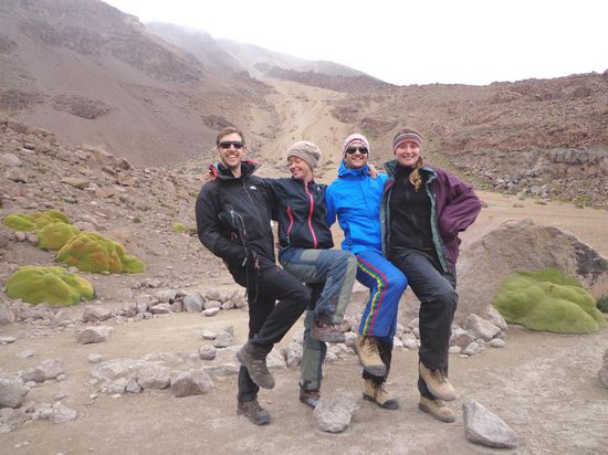 Beim Basiscamp - da war alles noch in Ordnung - Team Chachani: Jeremie, Jess, ich, Helena