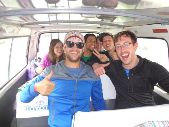 Auf der Busfahrt zur Todesstrasse - Party!!! 