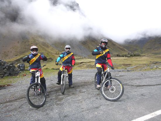 Auf der geteerten Strasse konnte mir keiner das Wasser reichen... mein Vorteil: mein Gewicht 