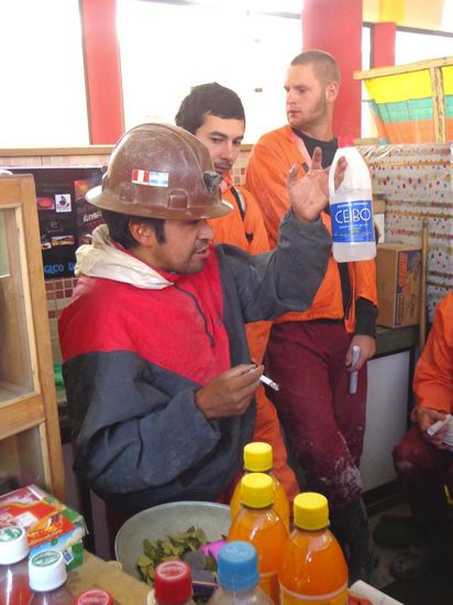 ... dazu gehören natürlich auch die Zigaretten und der 97%ige Alkohol 