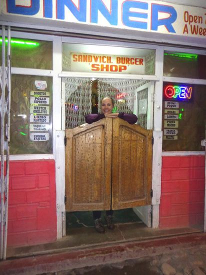 Froh wiedermal in der Zivilisation zu sein und sein Essen selbst aussuchen zu können 