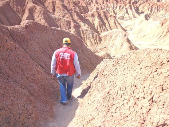 Und hinab in die Wüstenwelt